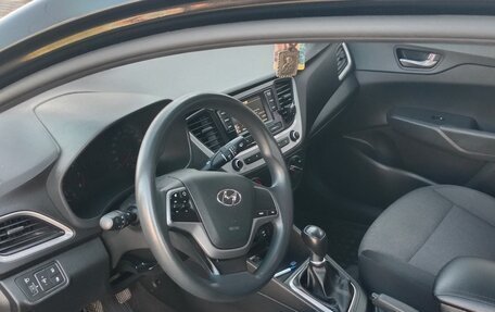 Hyundai Solaris II рестайлинг, 2017 год, 1 140 000 рублей, 7 фотография