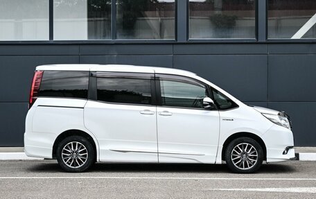 Toyota Noah III, 2014 год, 1 849 000 рублей, 5 фотография