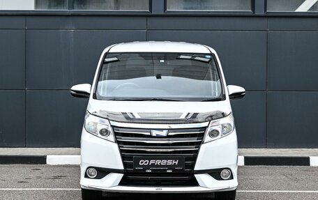 Toyota Noah III, 2014 год, 1 849 000 рублей, 3 фотография