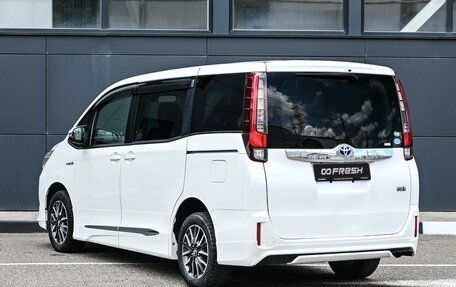 Toyota Noah III, 2014 год, 1 849 000 рублей, 2 фотография