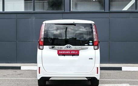 Toyota Noah III, 2014 год, 1 849 000 рублей, 4 фотография