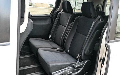 Toyota Noah III, 2014 год, 1 849 000 рублей, 7 фотография
