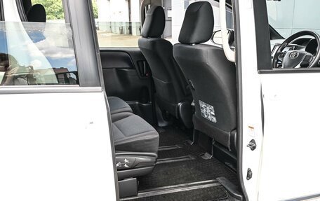 Toyota Noah III, 2014 год, 1 849 000 рублей, 12 фотография