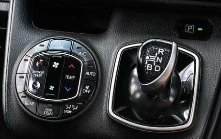 Toyota Noah III, 2014 год, 1 849 000 рублей, 21 фотография
