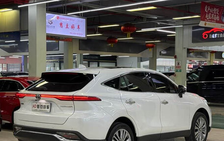 Toyota Harrier, 2023 год, 2 440 000 рублей, 2 фотография