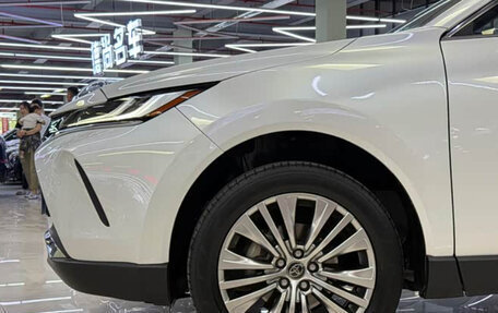 Toyota Harrier, 2023 год, 2 440 000 рублей, 5 фотография