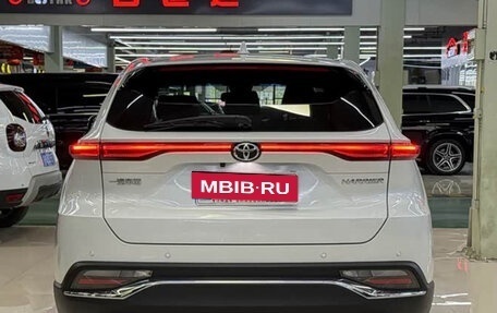 Toyota Harrier, 2023 год, 2 440 000 рублей, 4 фотография