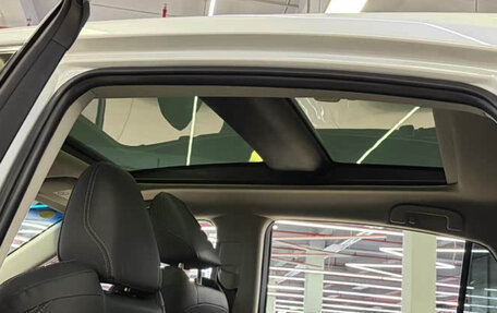 Toyota Harrier, 2023 год, 2 440 000 рублей, 10 фотография
