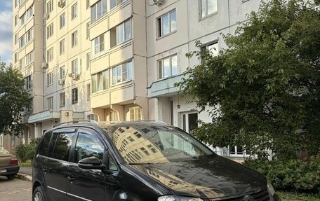 Volkswagen Touran III, 2009 год, 850 000 рублей, 1 фотография