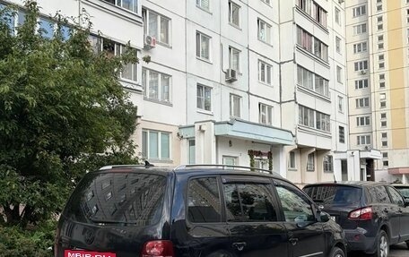 Volkswagen Touran III, 2009 год, 850 000 рублей, 2 фотография