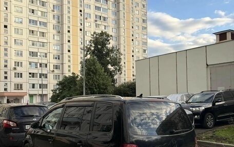 Volkswagen Touran III, 2009 год, 850 000 рублей, 3 фотография