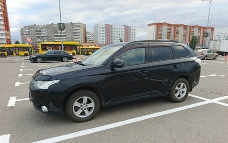 Mitsubishi Outlander III рестайлинг 3, 2012 год, 670 000 рублей, 2 фотография