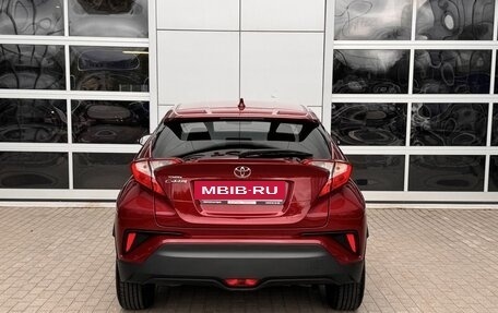 Toyota C-HR I рестайлинг, 2018 год, 2 200 000 рублей, 6 фотография