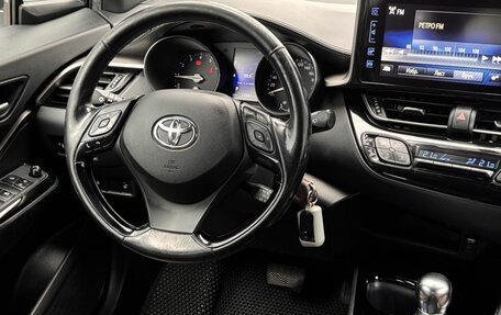Toyota C-HR I рестайлинг, 2018 год, 2 200 000 рублей, 12 фотография