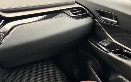 Toyota C-HR I рестайлинг, 2018 год, 2 200 000 рублей, 16 фотография