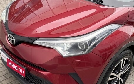 Toyota C-HR I рестайлинг, 2018 год, 2 200 000 рублей, 22 фотография