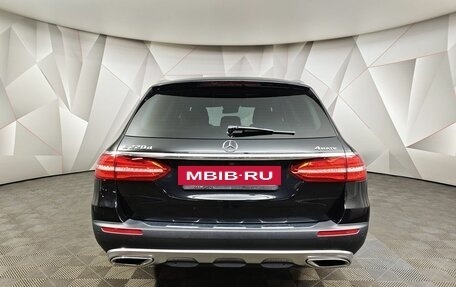 Mercedes-Benz E-Класс, 2018 год, 3 055 000 рублей, 8 фотография