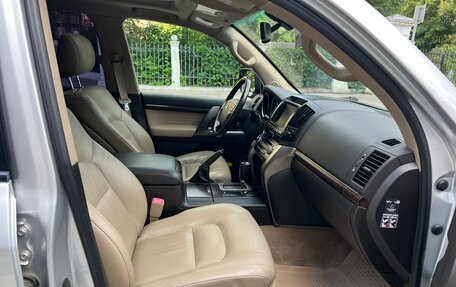 Toyota Land Cruiser 200, 2010 год, 3 050 000 рублей, 18 фотография
