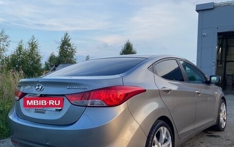 Hyundai Elantra V, 2012 год, 900 000 рублей, 2 фотография