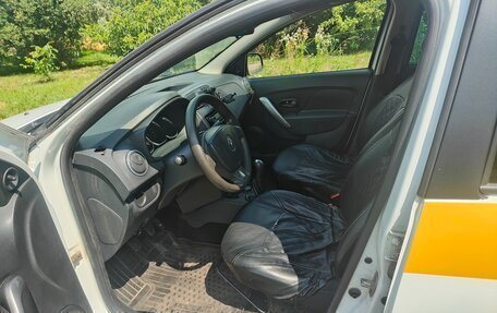 Renault Logan II, 2017 год, 520 000 рублей, 4 фотография