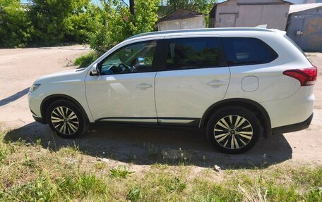 Mitsubishi Outlander III рестайлинг 3, 2019 год, 2 480 000 рублей, 9 фотография