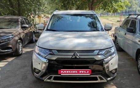 Mitsubishi Outlander III рестайлинг 3, 2019 год, 2 480 000 рублей, 16 фотография