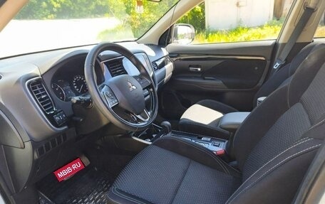Mitsubishi Outlander III рестайлинг 3, 2019 год, 2 480 000 рублей, 8 фотография