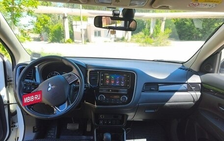 Mitsubishi Outlander III рестайлинг 3, 2019 год, 2 480 000 рублей, 10 фотография