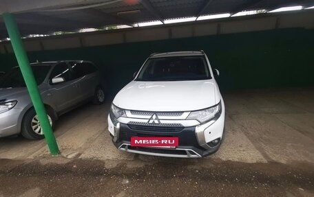 Mitsubishi Outlander III рестайлинг 3, 2019 год, 2 480 000 рублей, 23 фотография