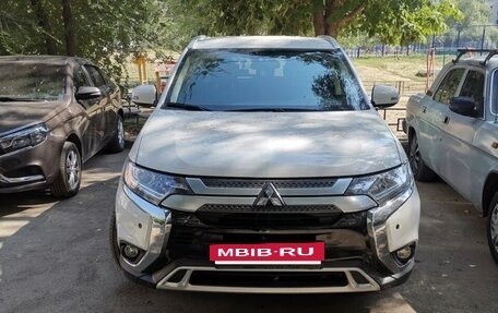 Mitsubishi Outlander III рестайлинг 3, 2019 год, 2 480 000 рублей, 25 фотография