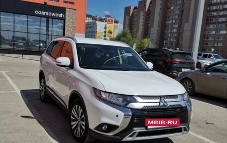 Mitsubishi Outlander III рестайлинг 3, 2019 год, 2 480 000 рублей, 21 фотография