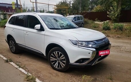 Mitsubishi Outlander III рестайлинг 3, 2019 год, 2 480 000 рублей, 18 фотография