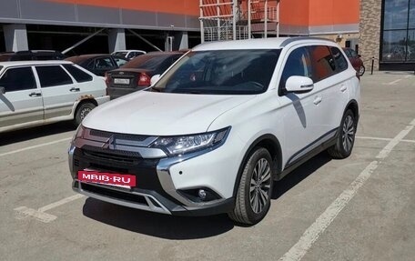 Mitsubishi Outlander III рестайлинг 3, 2019 год, 2 480 000 рублей, 19 фотография