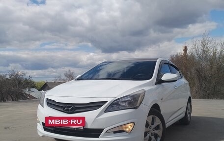 Hyundai Solaris II рестайлинг, 2015 год, 810 000 рублей, 2 фотография