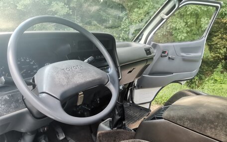 Toyota HiAce H50 H60 H70, 1984 год, 700 000 рублей, 7 фотография