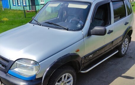 Chevrolet Niva I рестайлинг, 2004 год, 270 000 рублей, 1 фотография