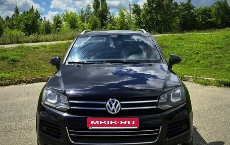 Volkswagen Touareg III, 2011 год, 2 170 000 рублей, 2 фотография