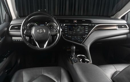 Toyota Camry, 2019 год, 3 210 000 рублей, 8 фотография