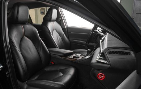 Toyota Camry, 2019 год, 3 210 000 рублей, 10 фотография