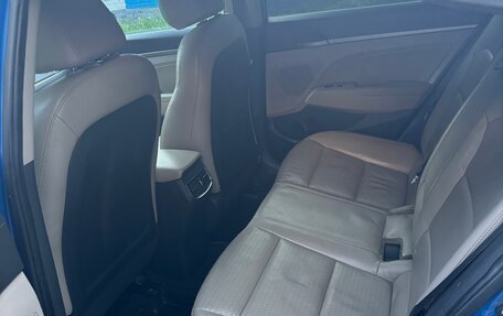 Hyundai Elantra VI рестайлинг, 2016 год, 900 000 рублей, 5 фотография