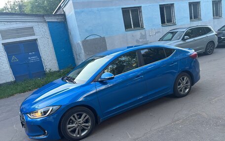 Hyundai Elantra VI рестайлинг, 2016 год, 900 000 рублей, 2 фотография