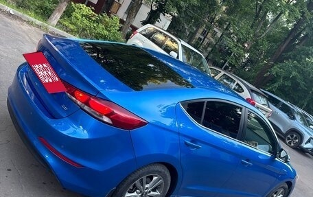 Hyundai Elantra VI рестайлинг, 2016 год, 900 000 рублей, 4 фотография