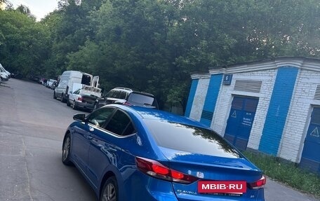 Hyundai Elantra VI рестайлинг, 2016 год, 900 000 рублей, 3 фотография