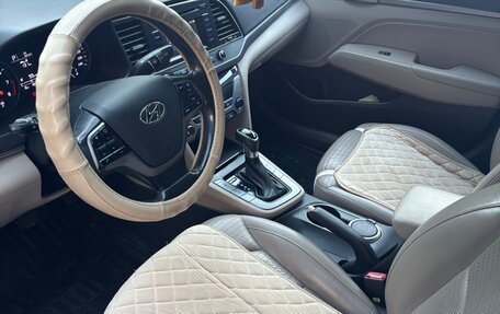 Hyundai Elantra VI рестайлинг, 2016 год, 900 000 рублей, 6 фотография