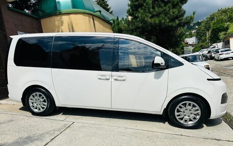 Hyundai Staria, 2022 год, 4 000 000 рублей, 5 фотография