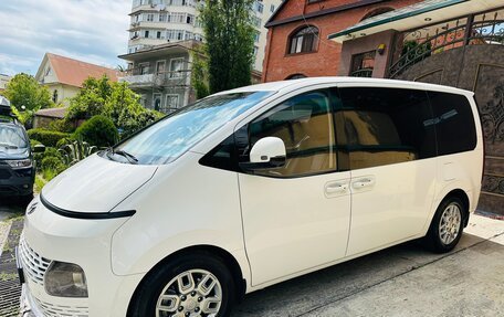 Hyundai Staria, 2022 год, 4 000 000 рублей, 2 фотография