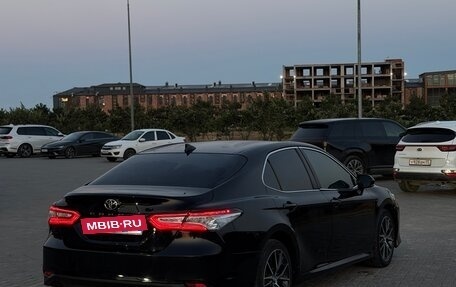 Toyota Camry, 2021 год, 1 850 000 рублей, 2 фотография