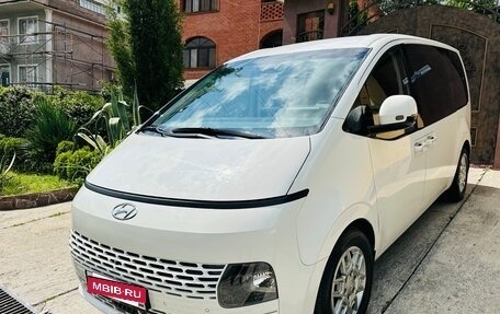 Hyundai Staria, 2022 год, 4 000 000 рублей, 3 фотография