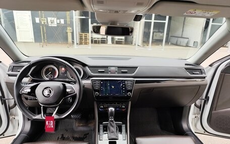 Skoda Superb III рестайлинг, 2016 год, 2 650 000 рублей, 18 фотография