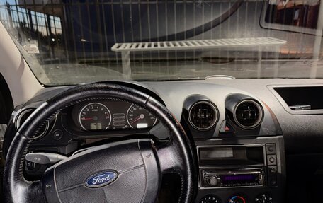 Ford Fiesta, 2004 год, 145 000 рублей, 3 фотография